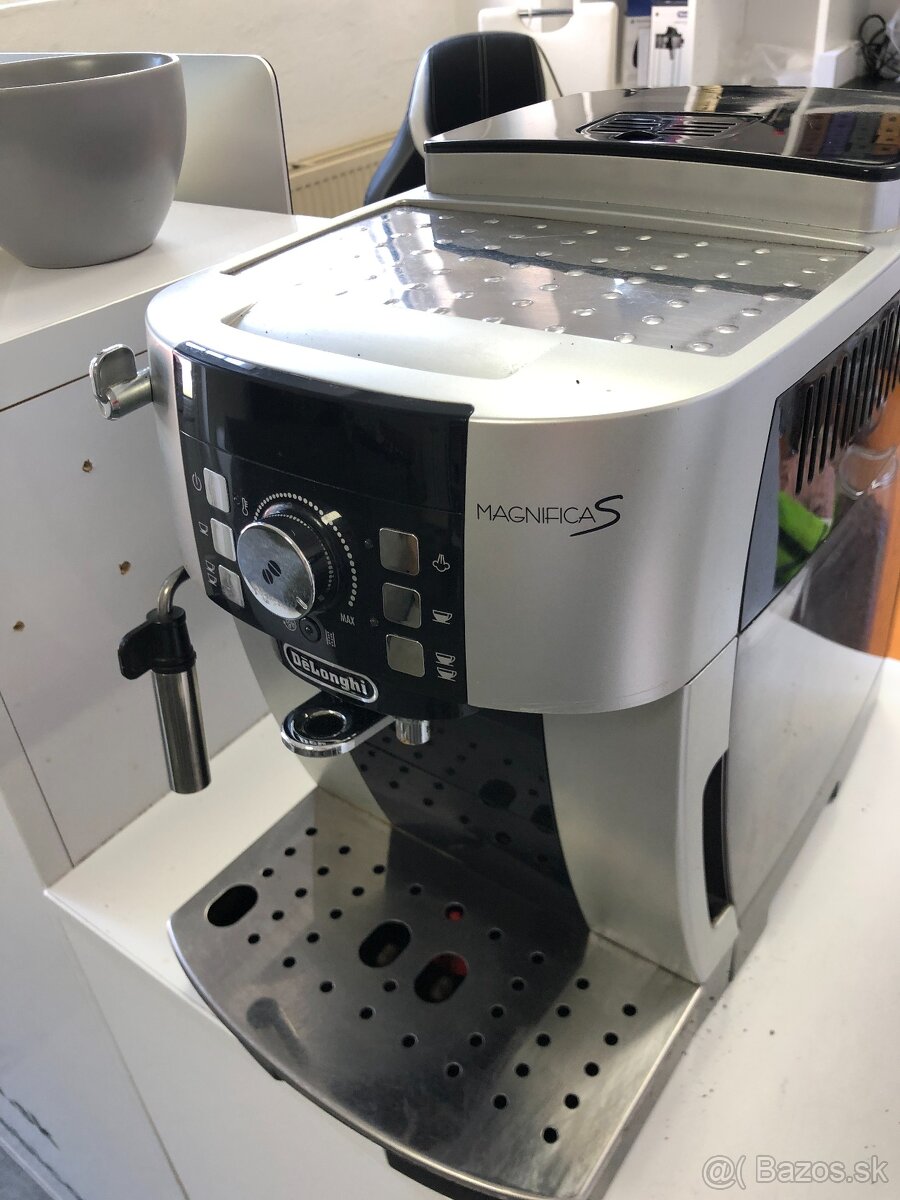 DELONGHI ECAM magnifica s ročnou zárukou