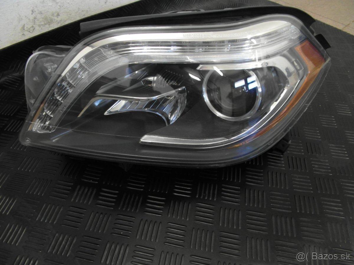 Predám predné svetlá na Mercedes GL500 US verzia 2014