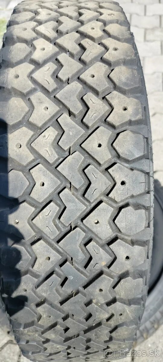 Predám 2 celoročné pneumatiky 175/80 R14 Semperit VTT