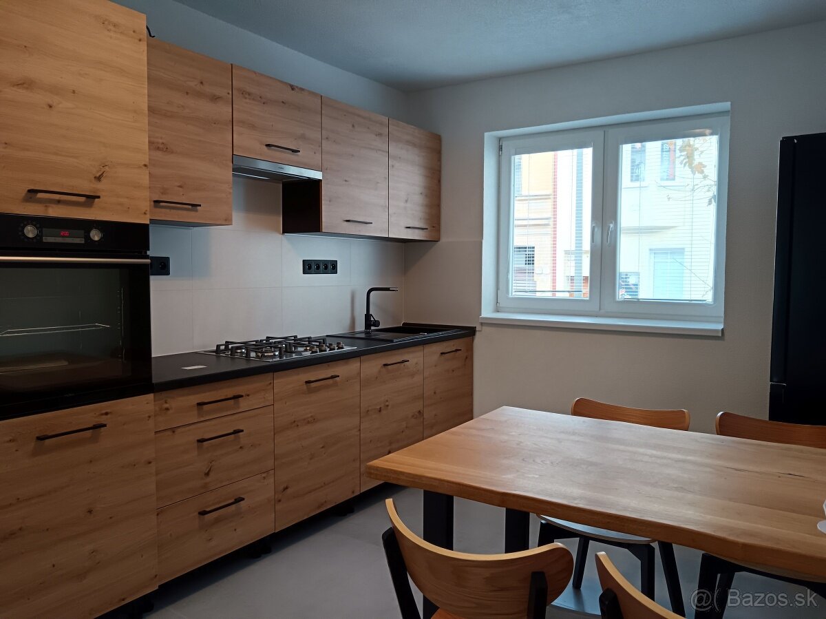 Tehlový 2-izbový byt s francúzskym oknom, /54 m2/, Žilina -