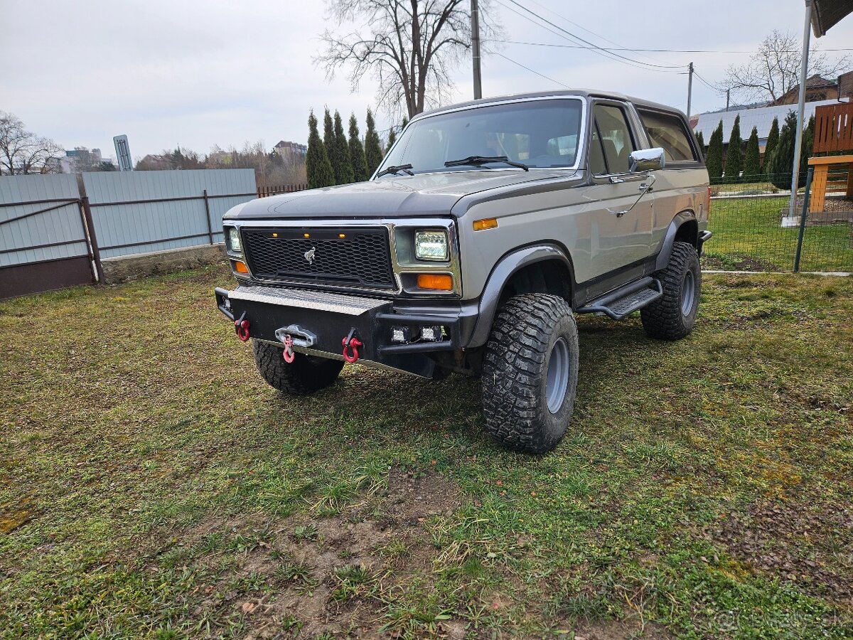 Ford Bronco 5.0i automat