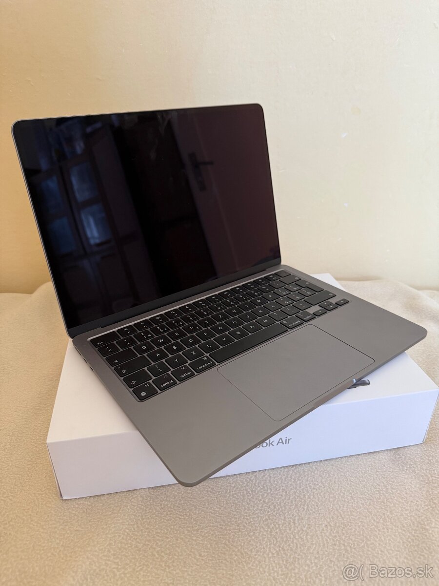 MacBook Air 13 M2 8/256GB ako nový