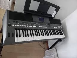 Predám yamaha psr s670