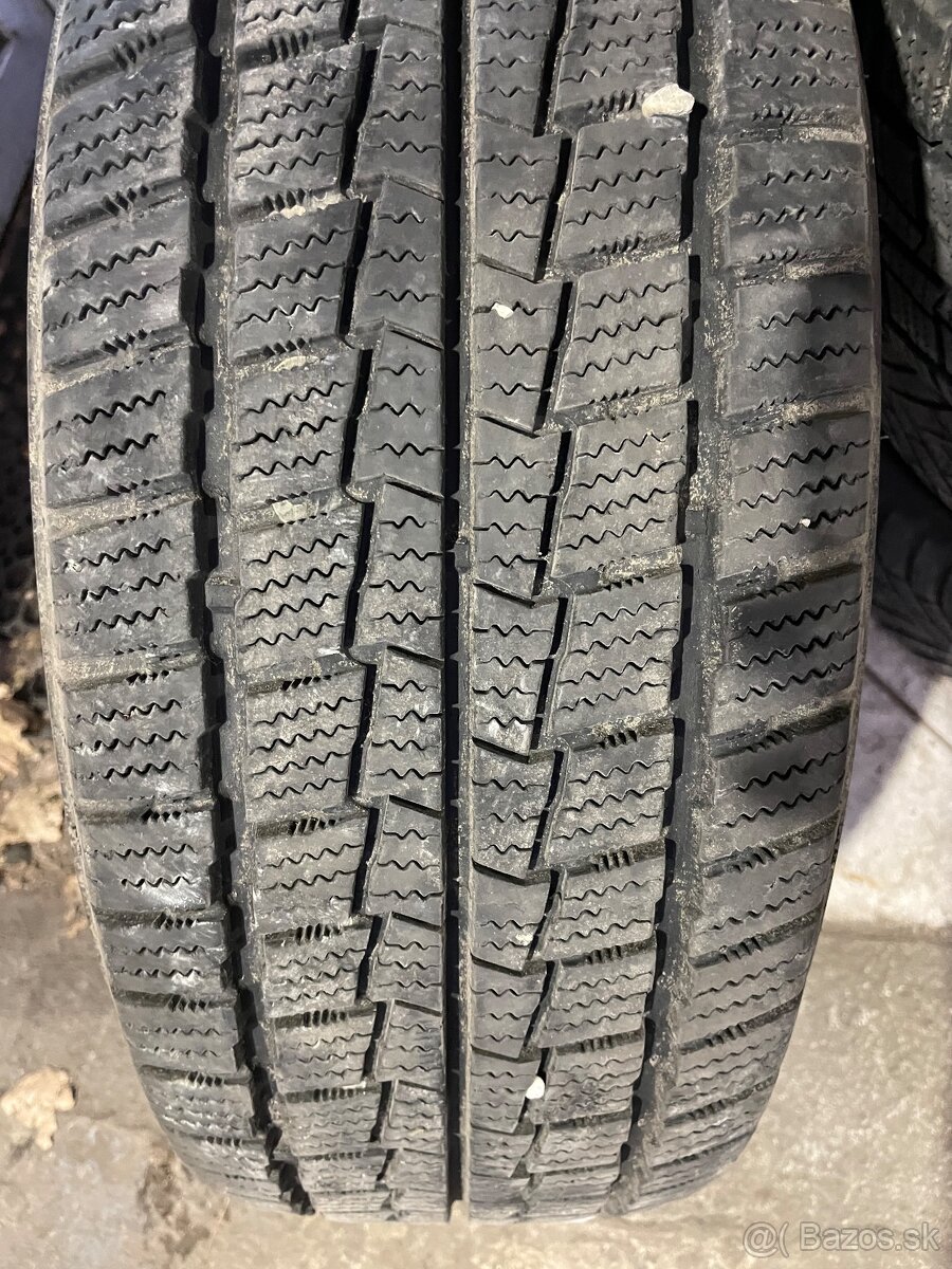 Hankook winter 225/60 r16c