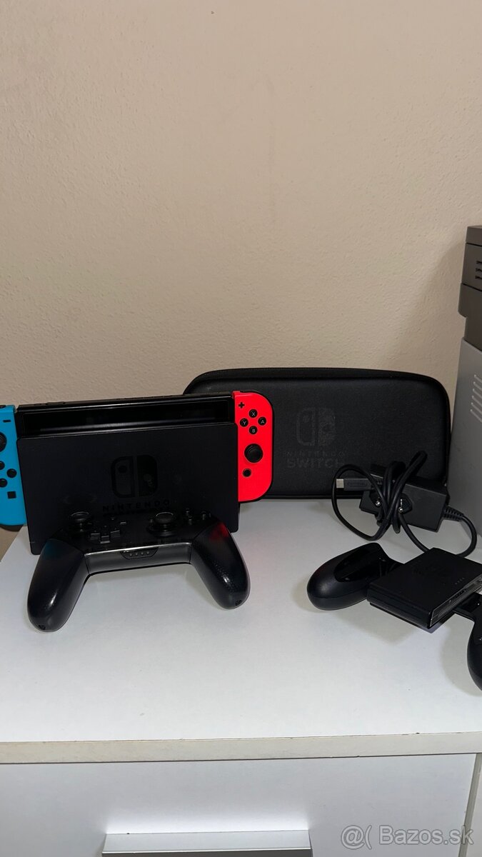 Predám Nintendo Switch + Príslušenstvo + 5 hier