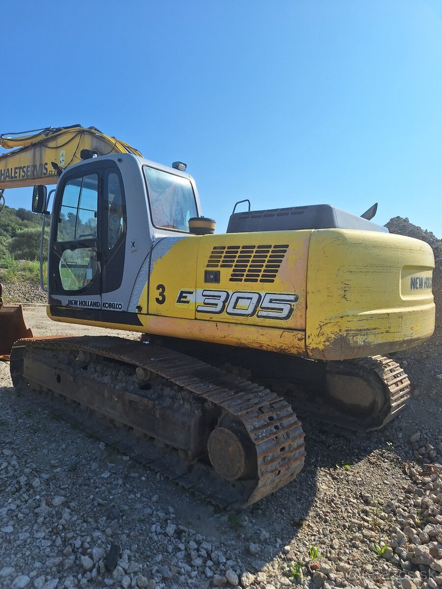 New Holland E305