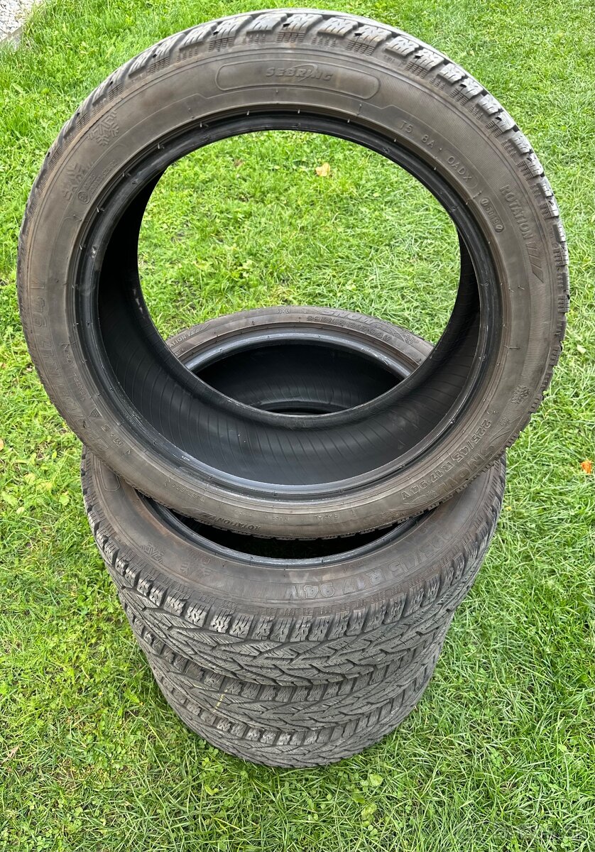 Predám Zimne 225/45 R17 Sebring