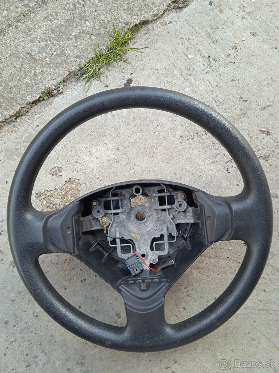 volant, dvere,vetrolamy, sedačky peugeot 207