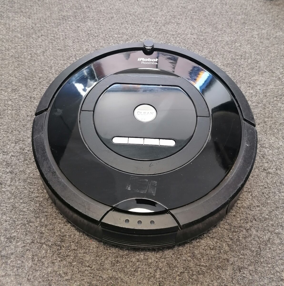 ROBOTICKÝ VYSÁVAČ ROOMBA 770