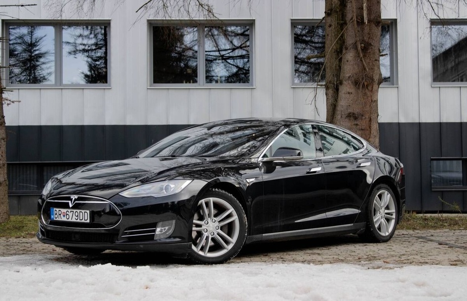 Tesla Model S, 85D