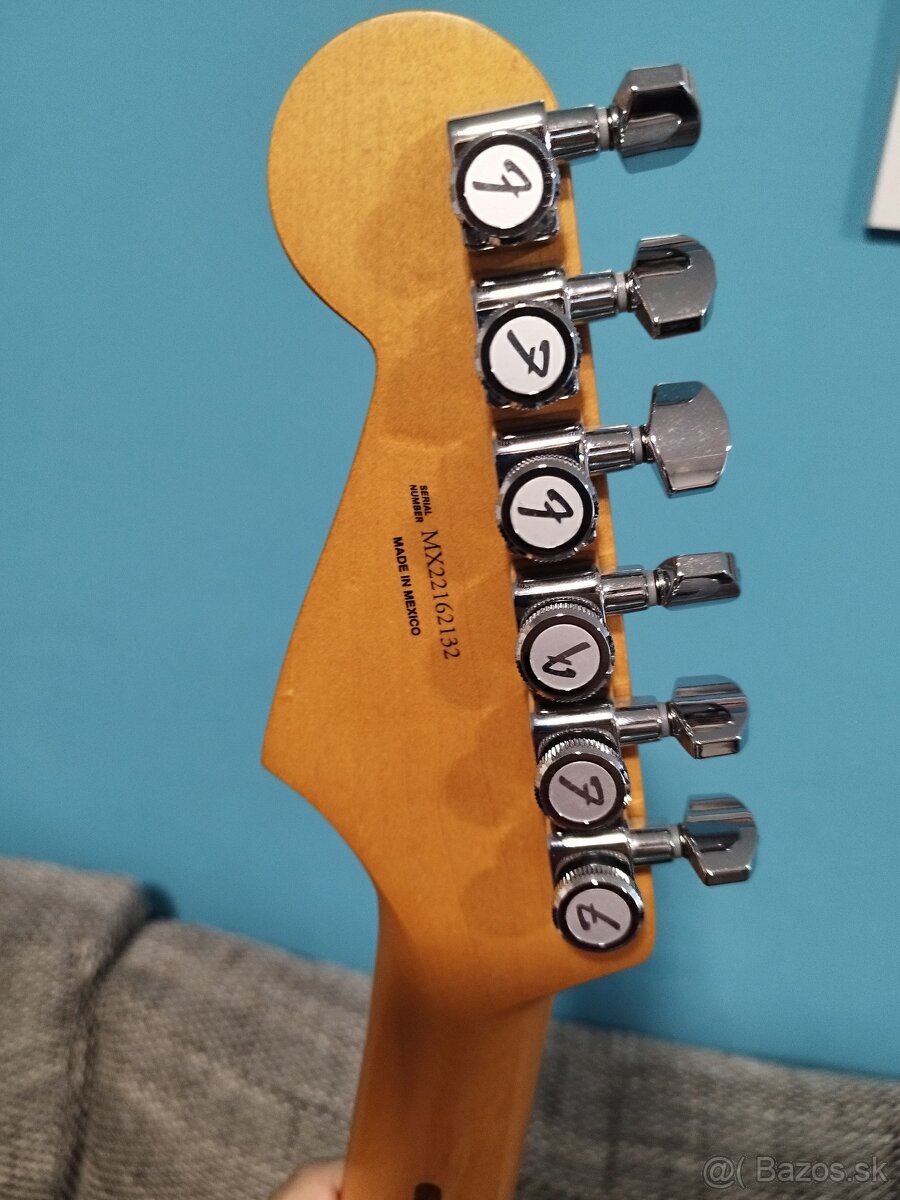 Fender player plus