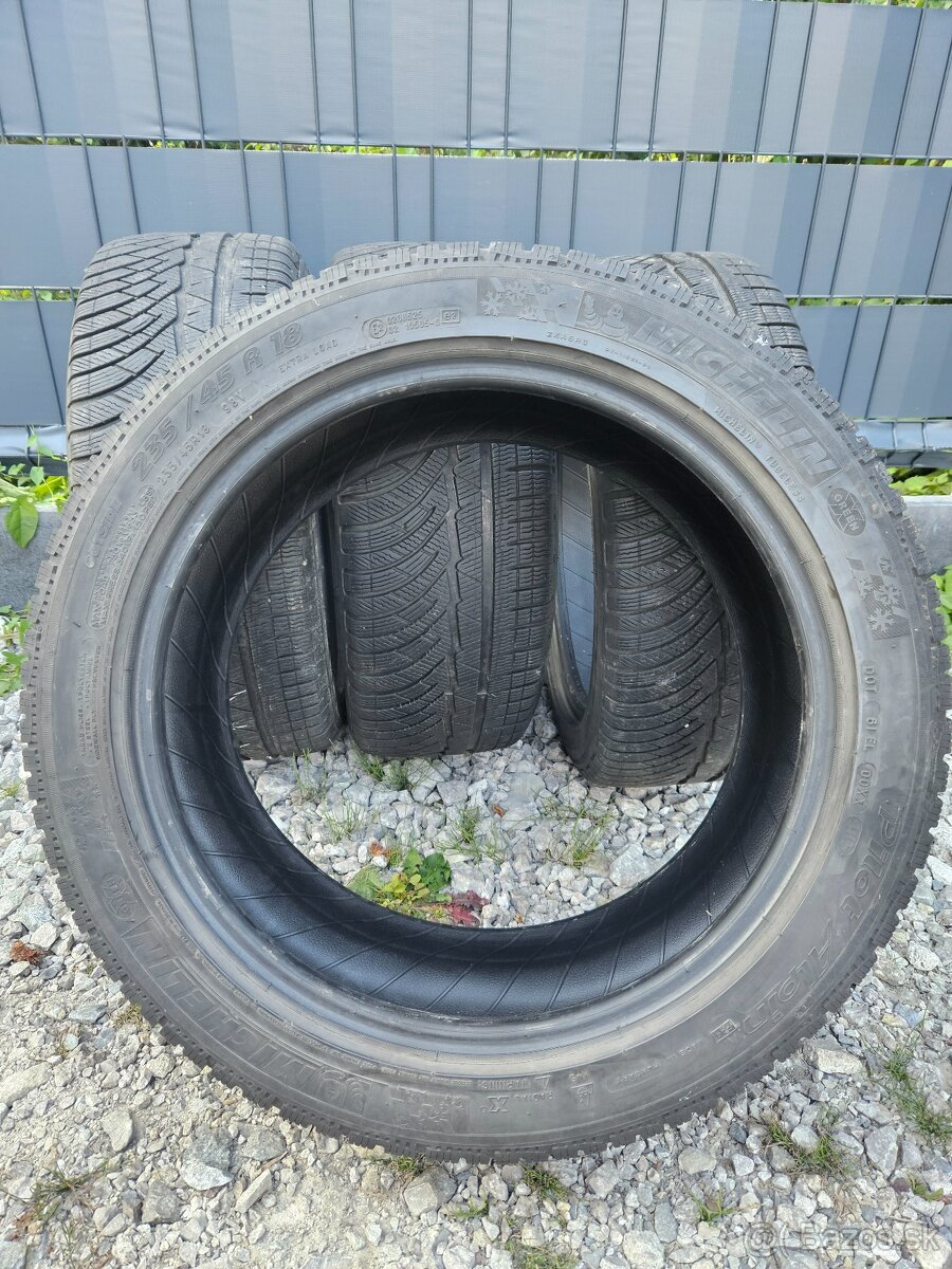 235/45 R18 zimné MICHELIN