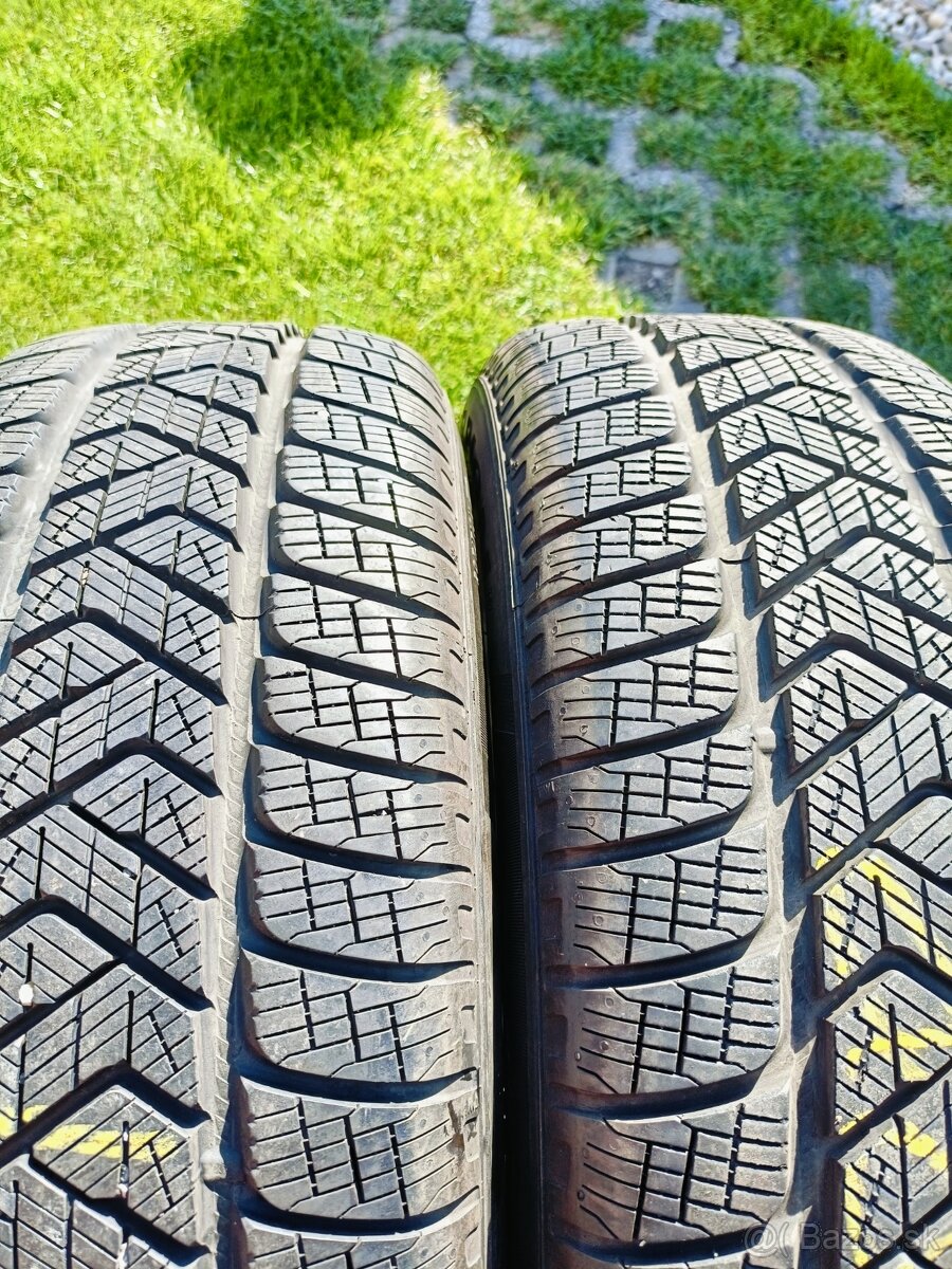 225/60 R17 Pirelli zimné pneu.