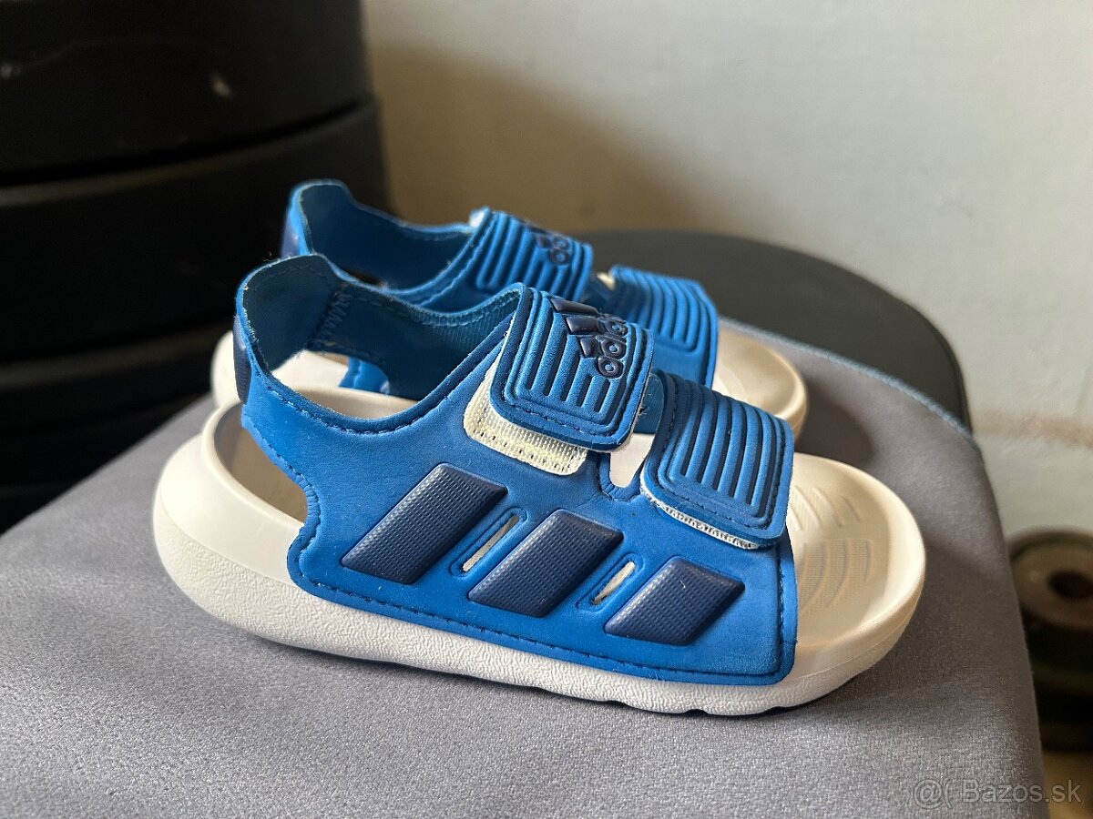 Sandálky Adidas veľ25