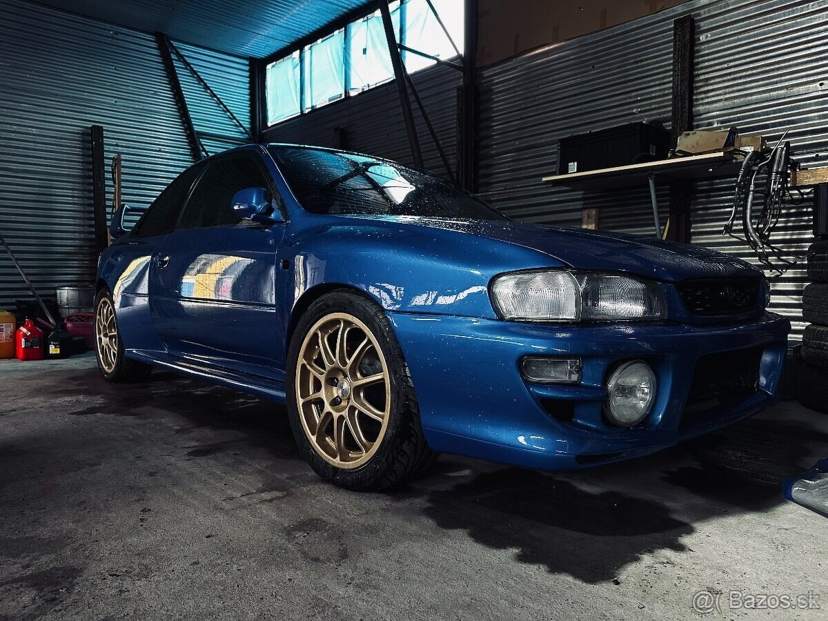 Subaru Impreza STi Type R coupe kupé 1999 22B replika, v ČR