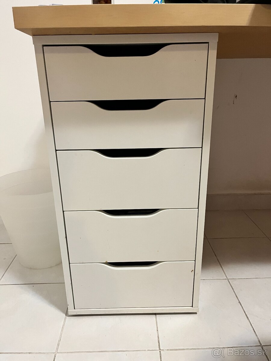 Predám pracovný stolík Ikea Alex