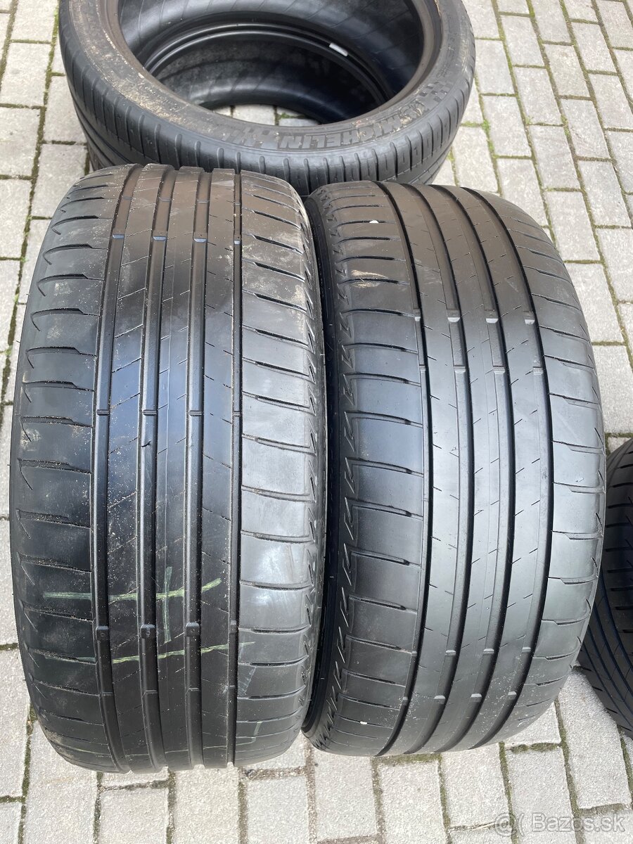 Bridgestone 225/40 R19 93 W