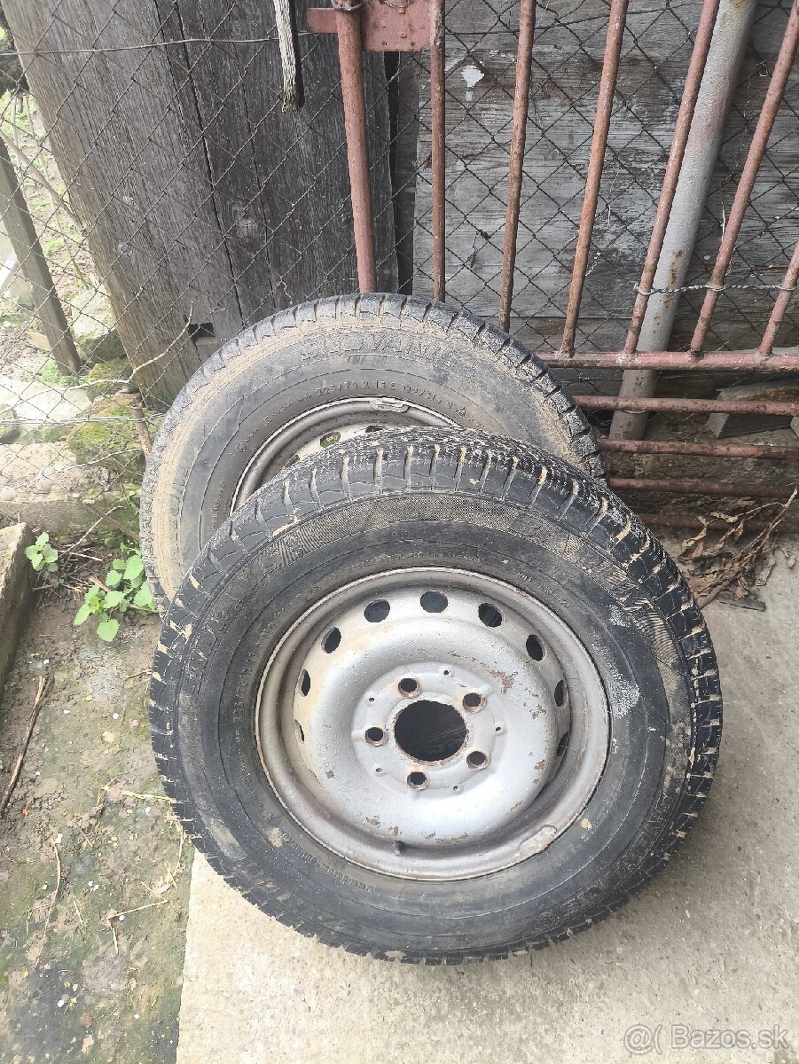 225/75 r15 c