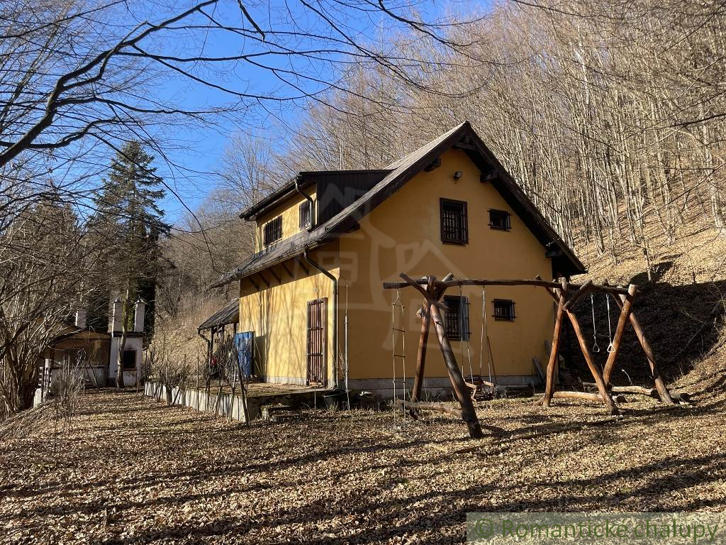 Chata na slnečnom mieste nad Bradanom