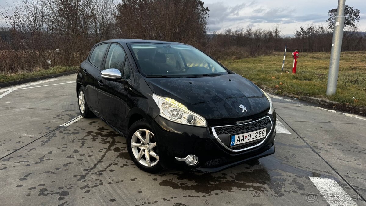 Peugeot 208 1.2 benzín