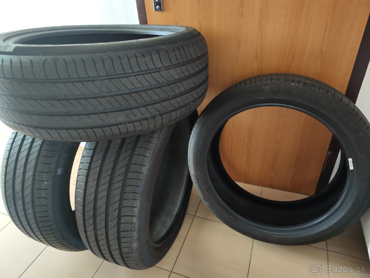 Predám nové letné pneumatiky 235/45 R20