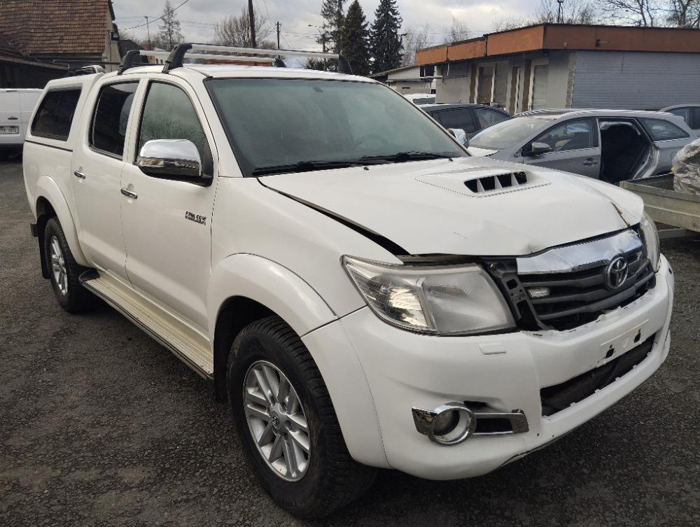 Toyota hilux 3,0 D4D-126 kw -atomat 4x4 pojizdné