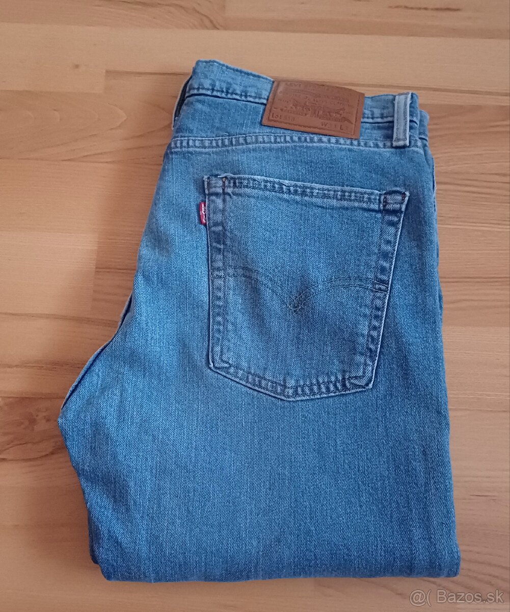 Levis bledomodré slim fit sttečové