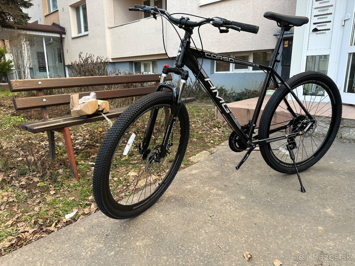 Krásny úplne nový horský bicykel hliník rám