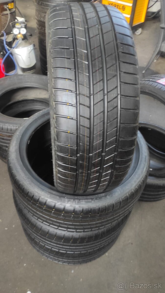 Bridgestone 225/40r19 letné