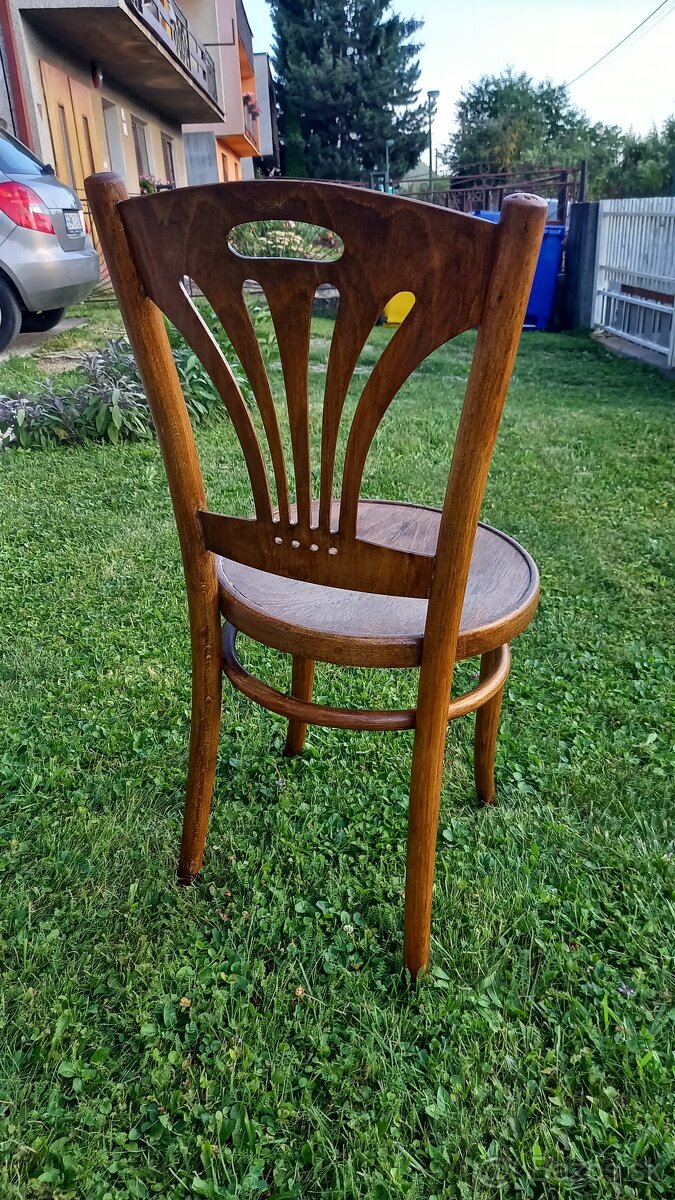 Predam stolicku Thonet