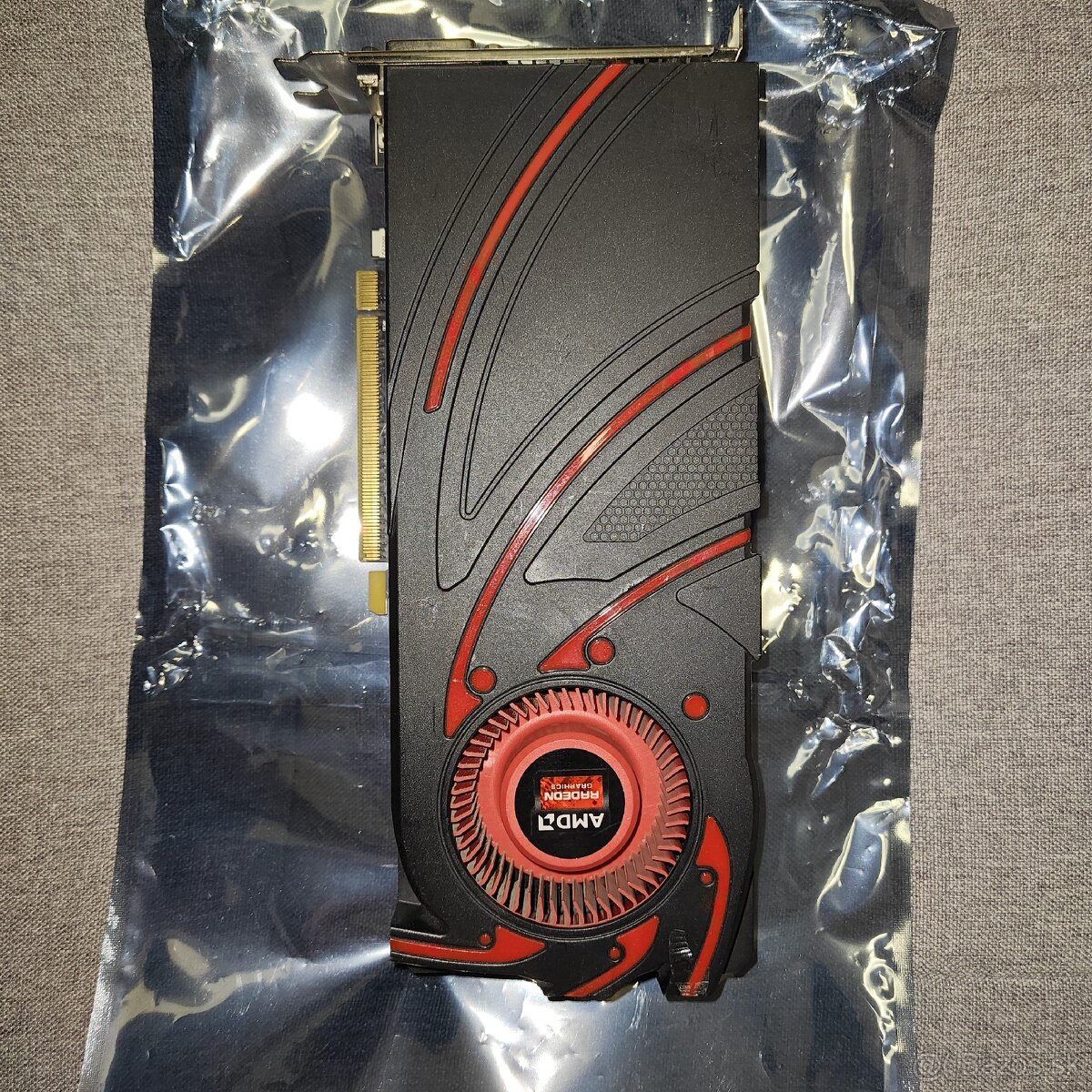 Predám grafickú kartu AMD Radeon R9 285