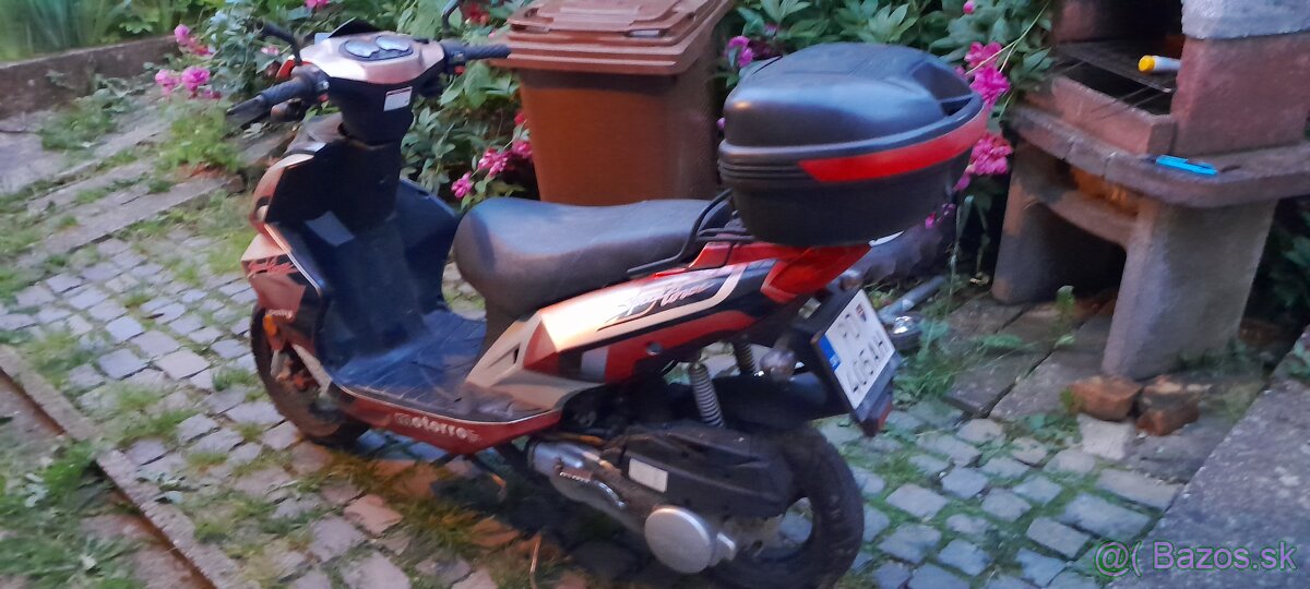 Predam skuter znacky motorro 125  stvortakt