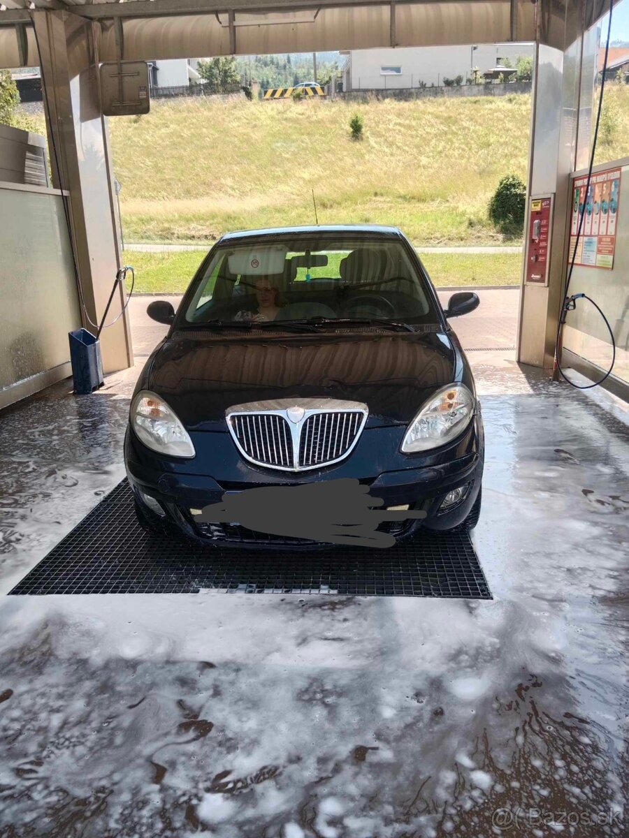 Lancia Ypsilon