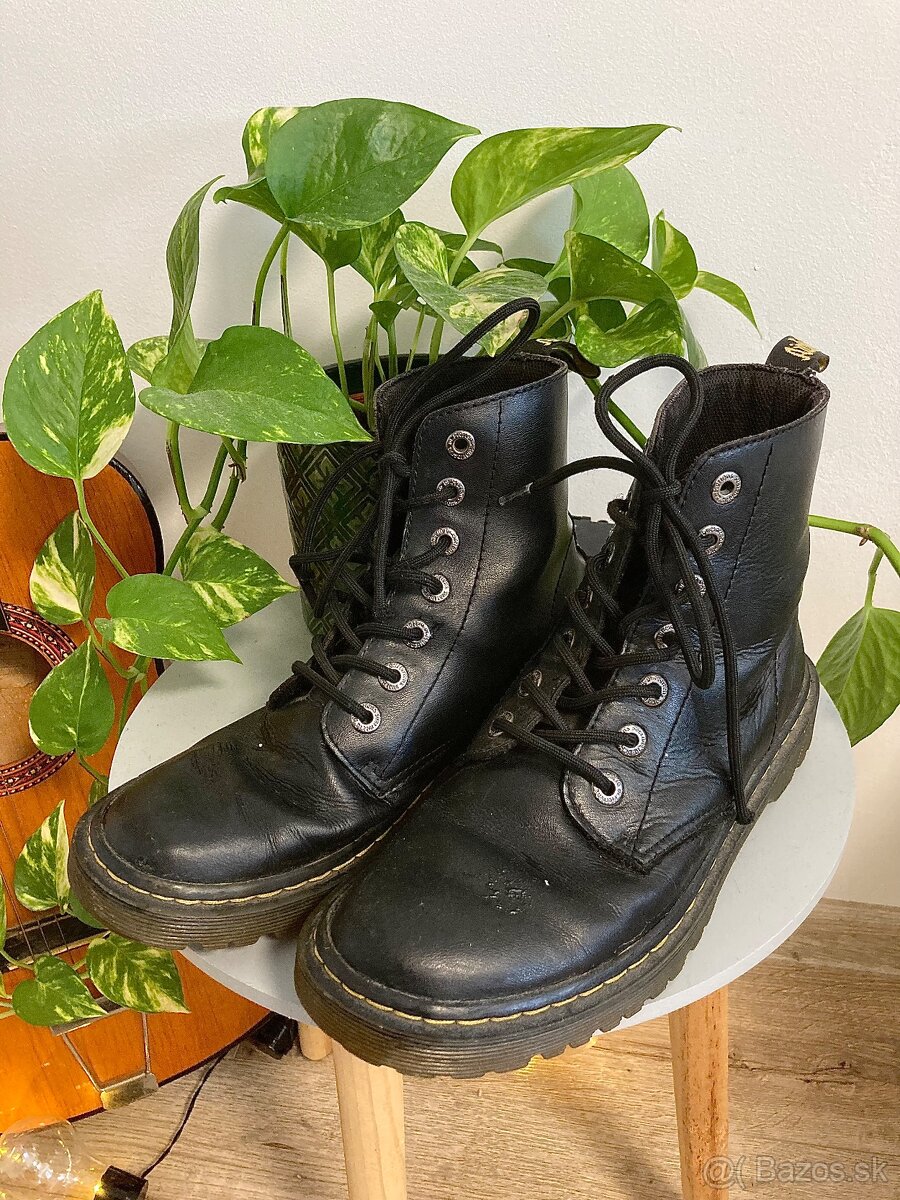 Dr. Martens 39