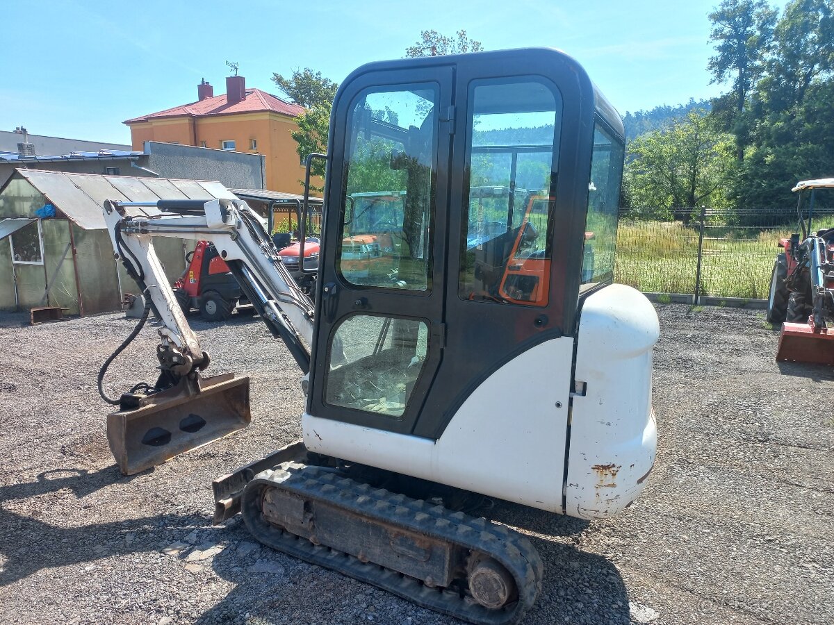 Minibagr Bobcat 322 D