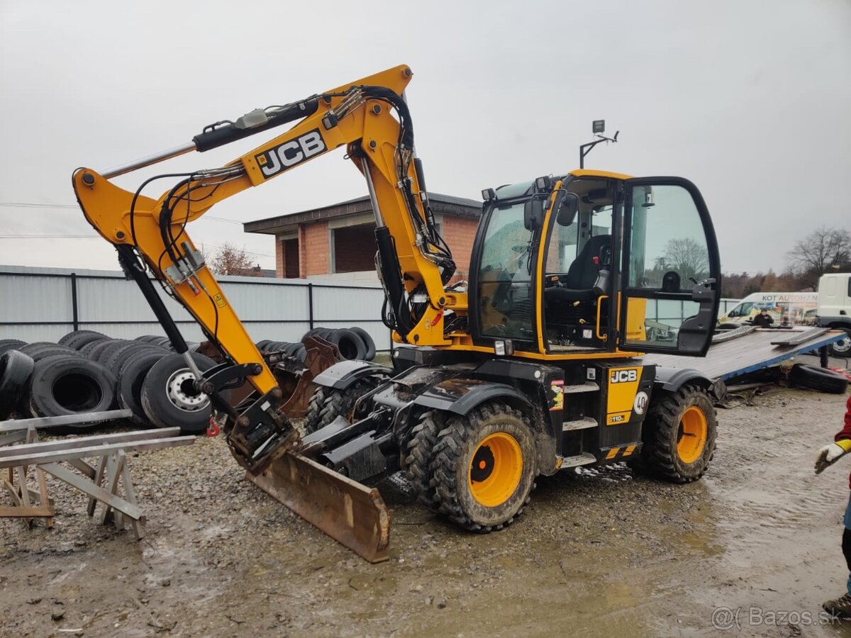 Kolový otočný bagr JCB 110 WT. T4