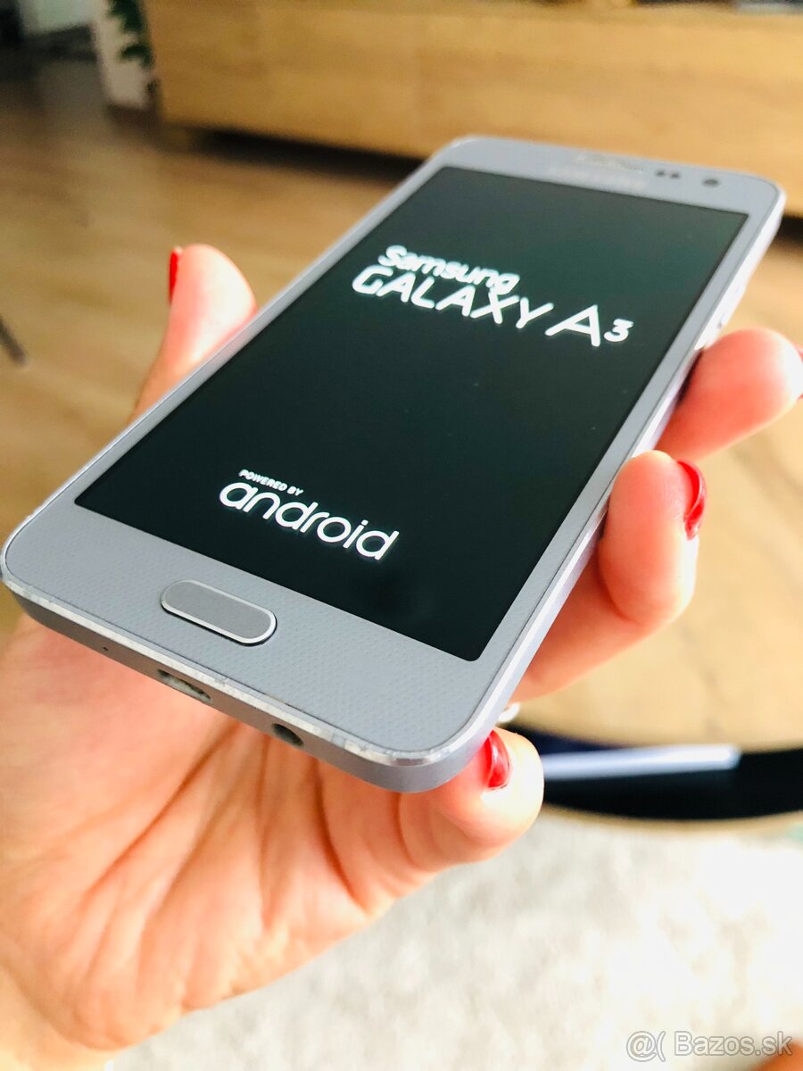 Samsung Galaxy A3 strieborný