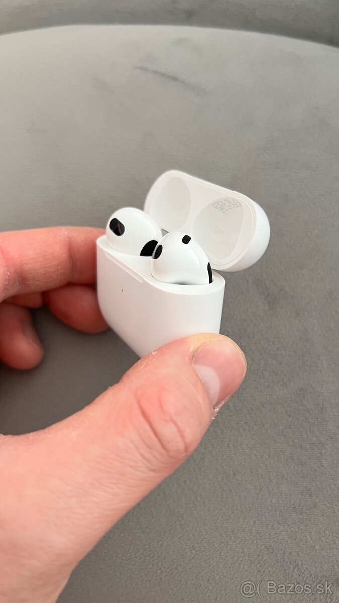 Apple AirPods 3. Generácie Lightning nabíjacie púzdro