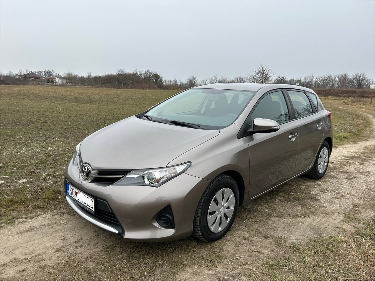 Predám Toyota Auris 1,33 VVT-i, benzín, 3/2013