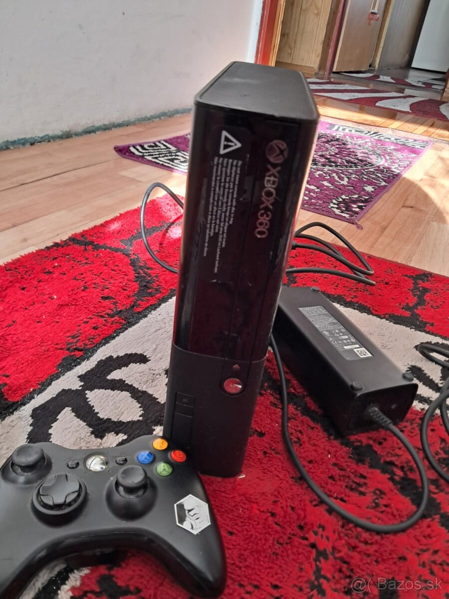 Xbox 360 , 500GB +ovládače/príslušenstvo.