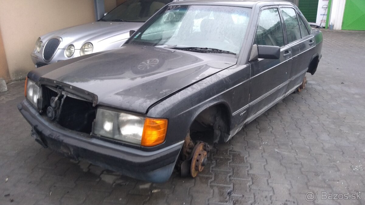 Lacno rozpredám Mercedes-Benz E class W190 1990-1995 na ND