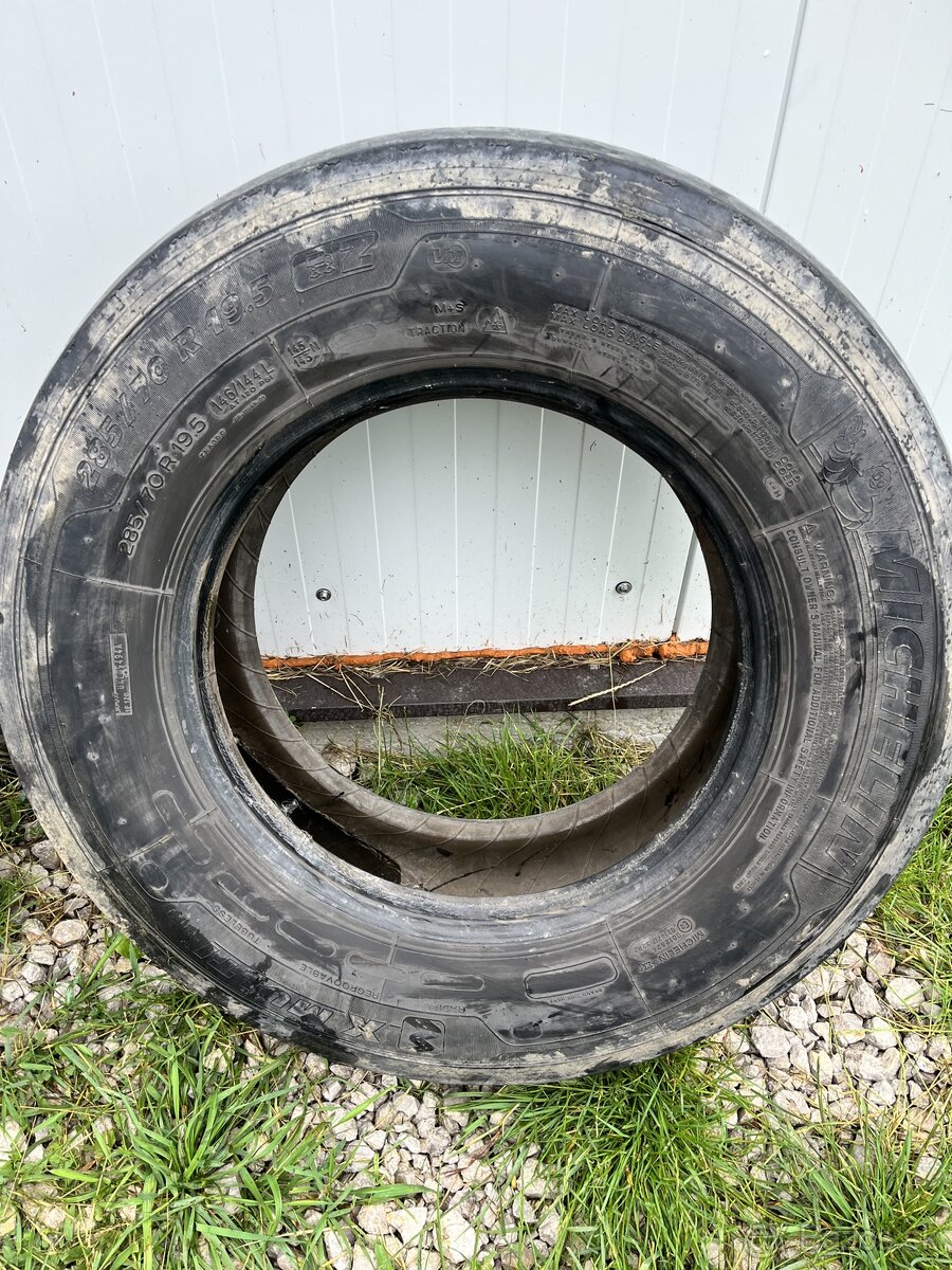 Michelin X Multi 285/70 r19.5 predná vodiaca