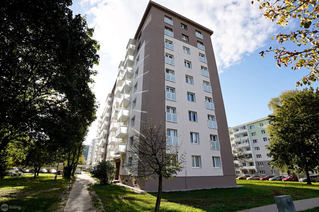 REZERVOVANÝ - moderný veľký 2i byt + 2x balkón - Nová Dubnic