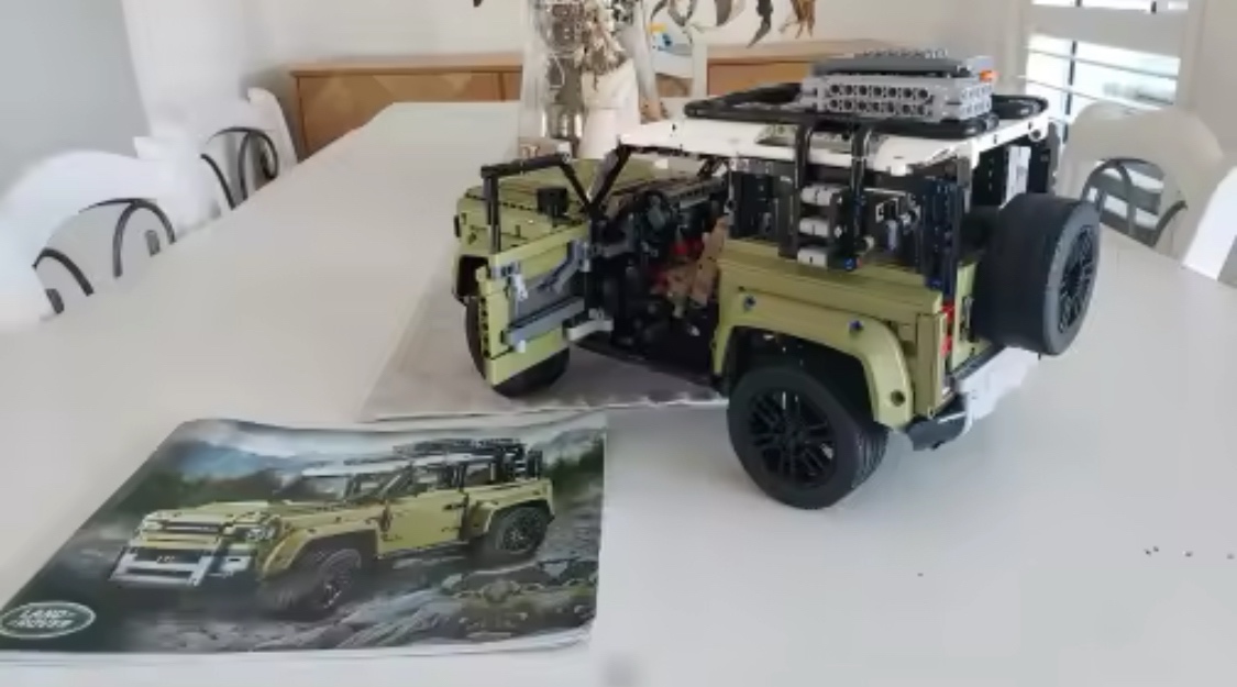 Technic 42110 - Land Rover Defender (2573 dielikov)