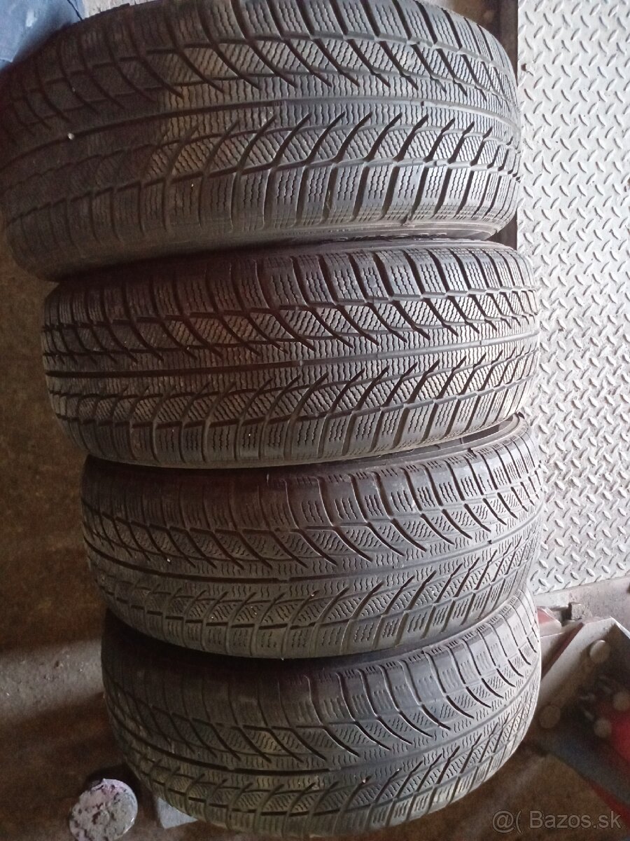 Pneu 215/60/r16