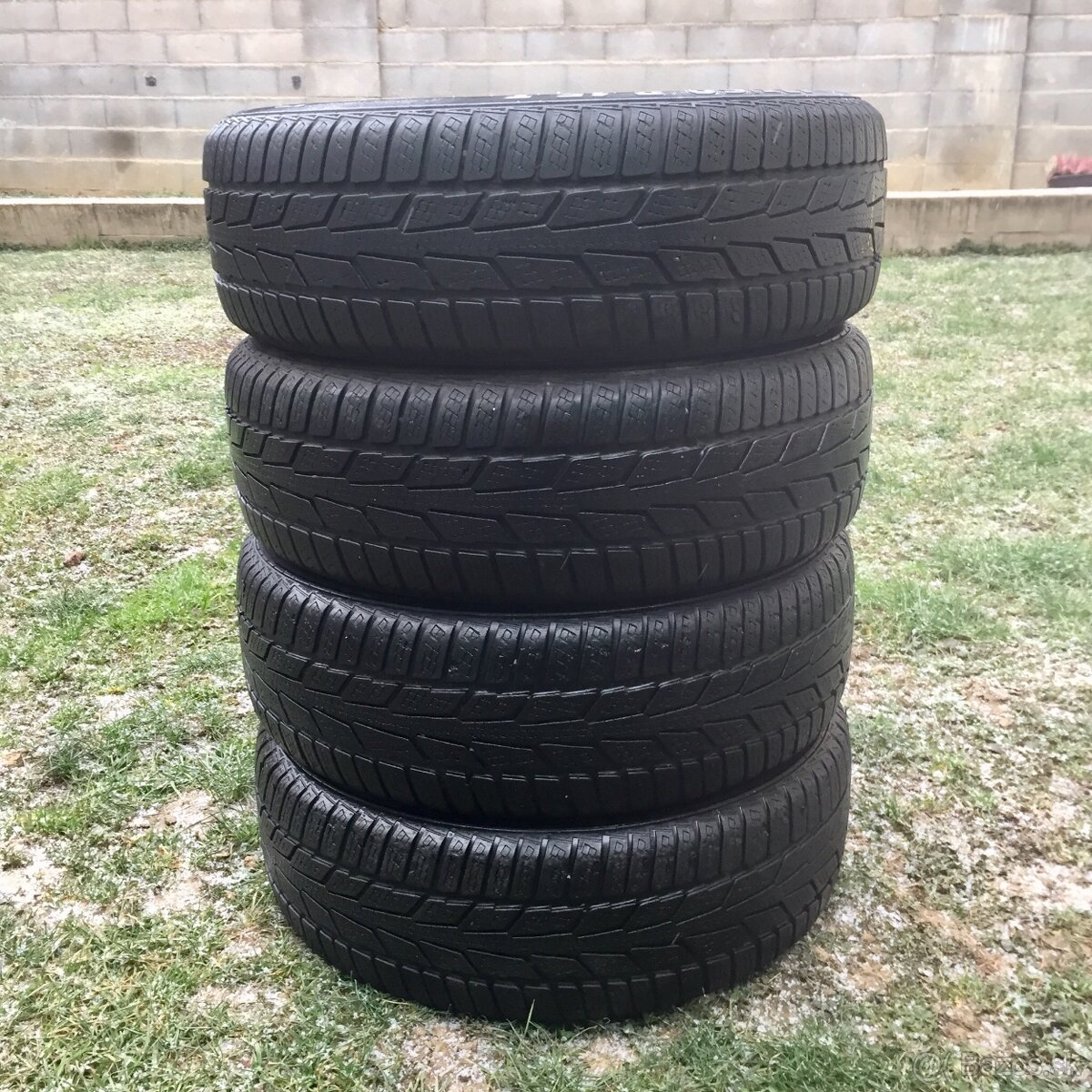 185/60 r15 zimné Semperit