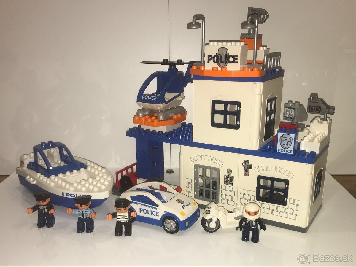 Lego Duplo Policejní stanice s vrtulníkem a člunem