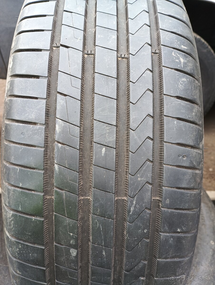 235/55R18