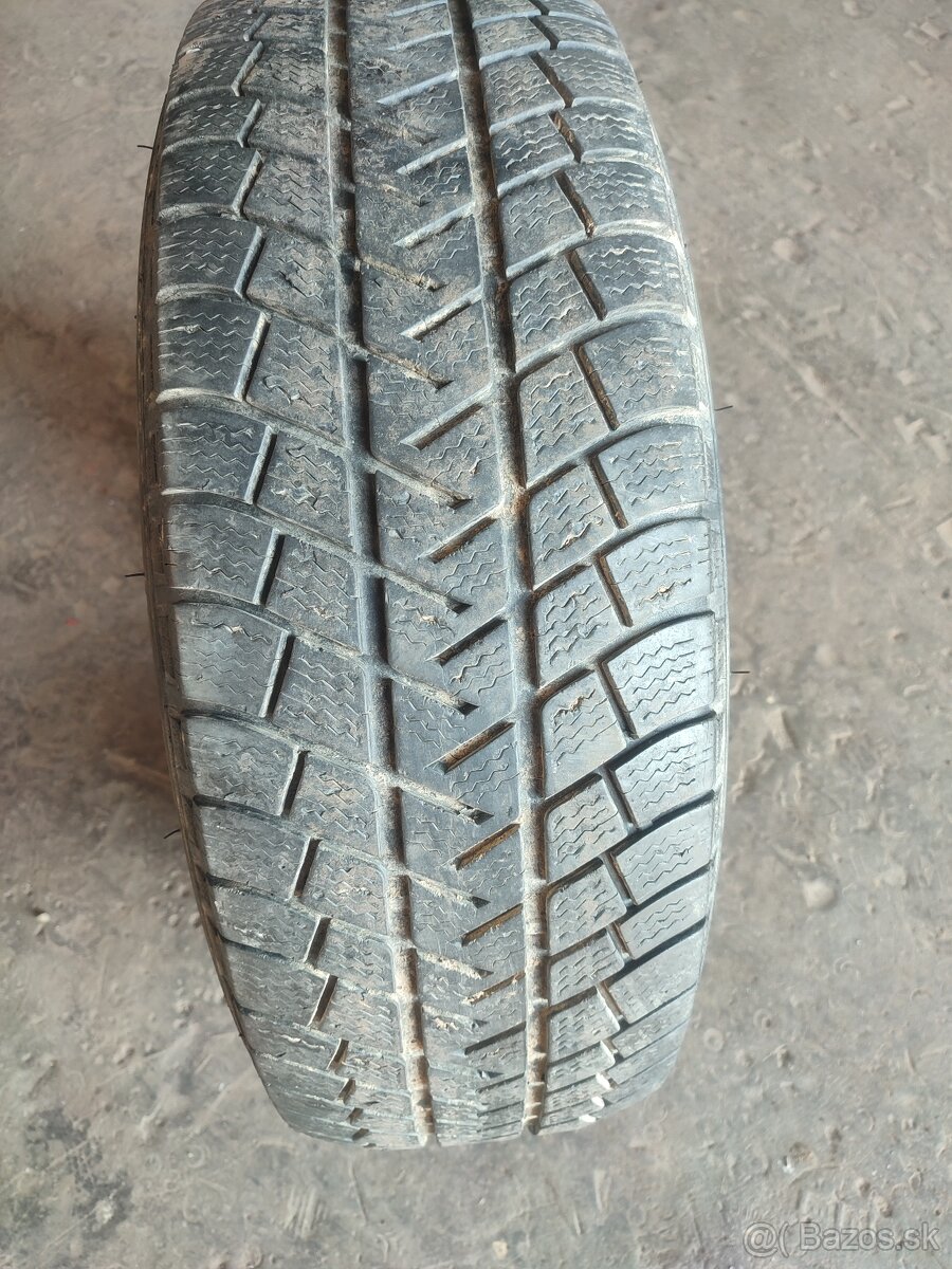 Michelin 235/75 R15