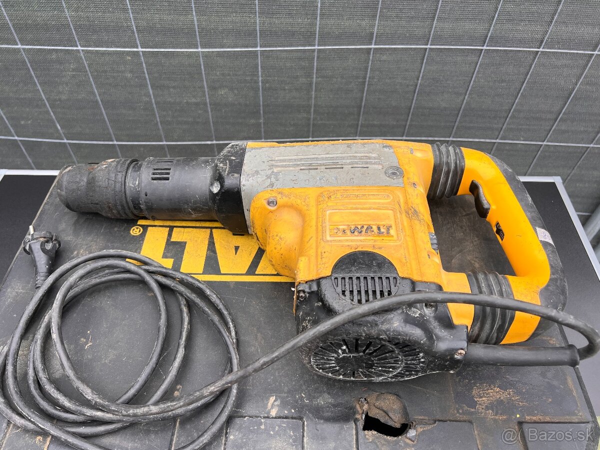 Vŕtacie kladivo 8 kg - 14J Dewalt D25701-QS nefunkčné